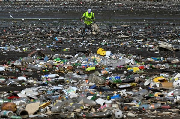 加剧气候危机！全球55%塑料废物来自20家公司