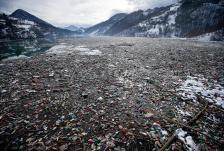 塑料污染防治迎历史一刻