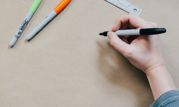 凭记忆画出熟习的品牌 logo ，你能画几成像？