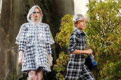 PVC时髦单品来袭，透明塑料玩转2018古装周！