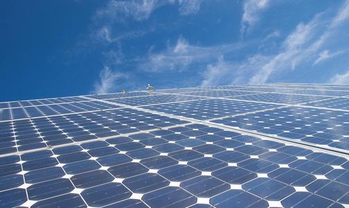 将太阳能之梦化为现实，并为其刻上属于索尔维的印记