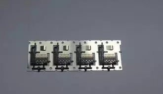 论嵌件注塑成型工法技术的特点