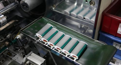 科学家研发出新型锂电池，未来电动车十分钟完成充电