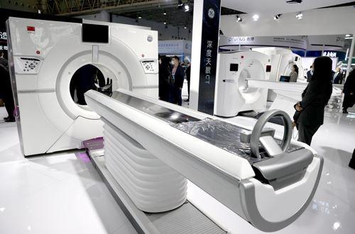 高端医疗器械市场争夺战升级：跨国巨头扩张停滞 国产替代加速