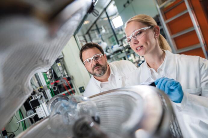 循环经济新思路：电池、塑料和可再生原料