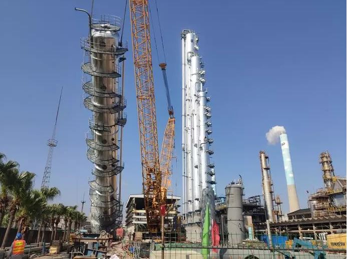 茂名石化50万吨/年重芳烃反应器吊装就位一次成功