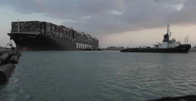 外媒：苏伊士运河疏通后将全天放行船只
