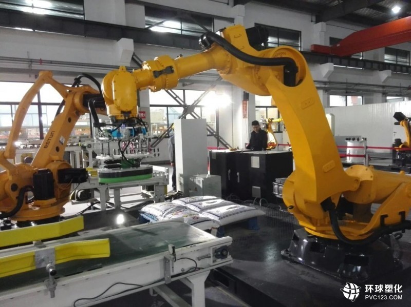 顶级工业机器人制造商携作品亮相展会