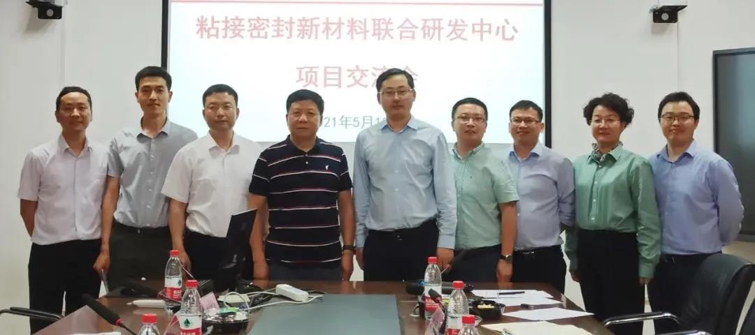 回天新材与华中科技大学签署三合作协议