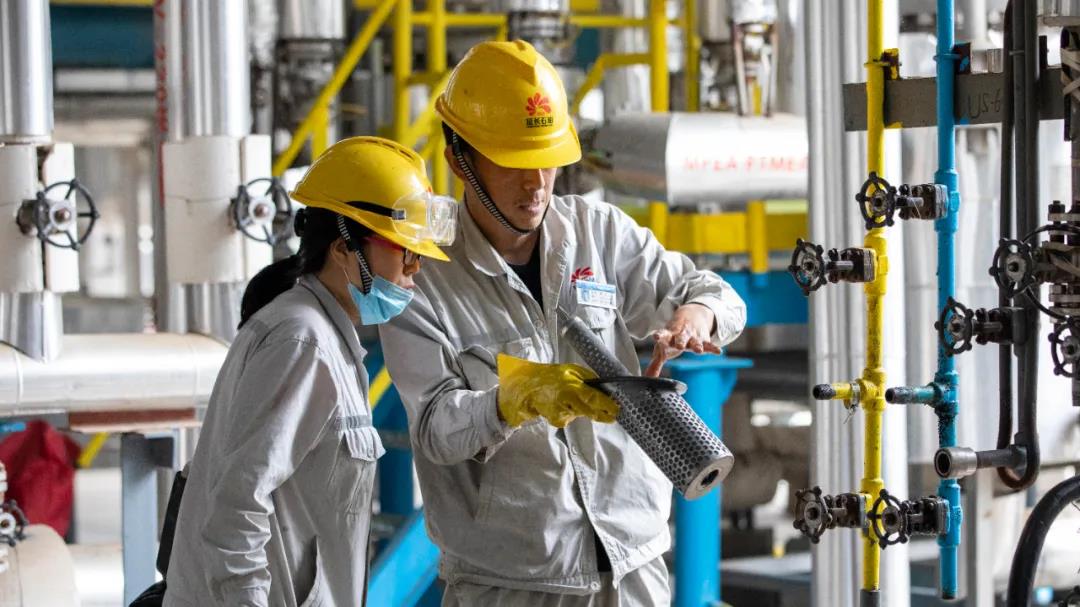 延长油田伴生气资源循环利用项目4种主产品问世
