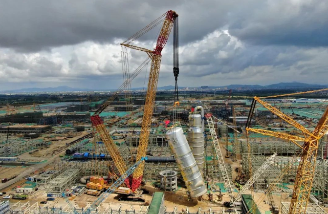 重大突破！广东石化120万吨/乙烯装置“急冷双塔”成功就位 