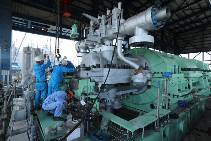 镇海基地加快推进“乙烯三机”核心设备安装