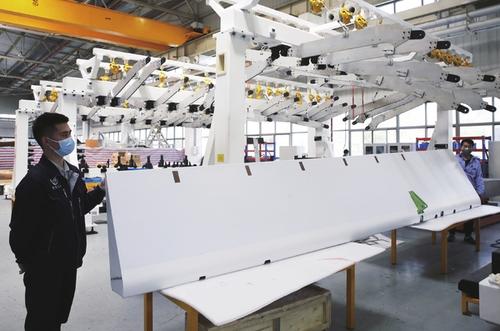 航空工业复材交付鲲龙AG600项目复合材料铁鸟件