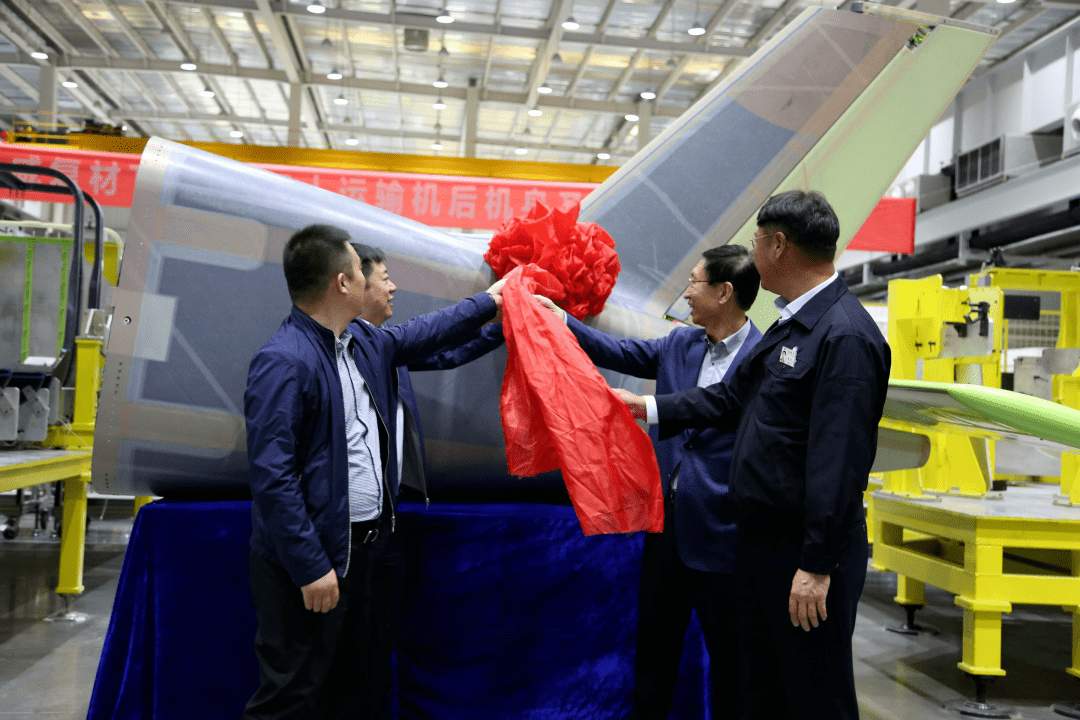 光威复材交付首架份TP500无人运输机