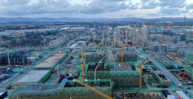 广东石化全密度聚乙烯装置正在进行基础施工！