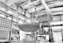 神州精工智能压机完成超大封头压制