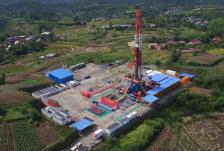 中国首套“一键式”人机交互7000米自动化钻机投入工业性试验