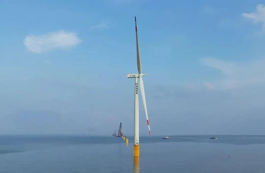 加大新能源投资力度！中国海油首个海上风电项目投产！