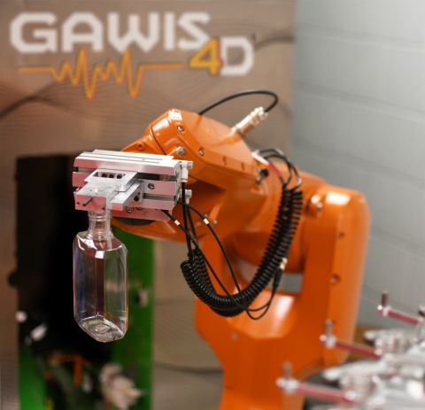 Agr International用机器人搬运系统搭载塑料瓶检测系统，大幅提高