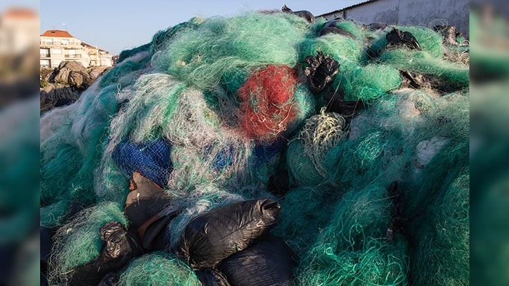 施耐德电气推出用回收的海洋塑料制成的家庭能源解决方案