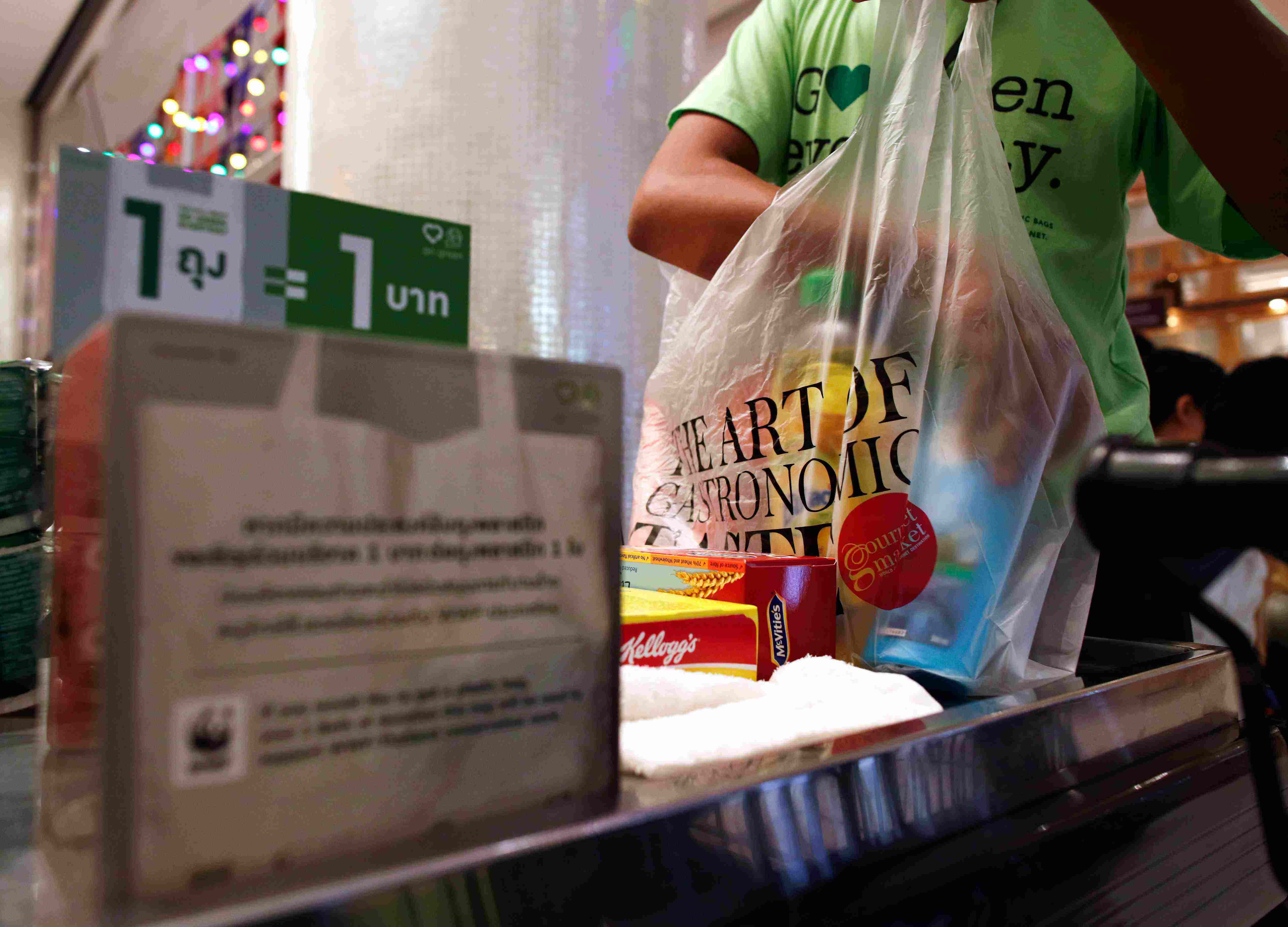 手提塑料袋及一次性塑料杯使用量减少100%，泰国2022年限塑动真