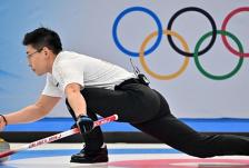 冰壶运动员的橡塑“战靴” | 点亮北京冬奥 炫彩中国智慧