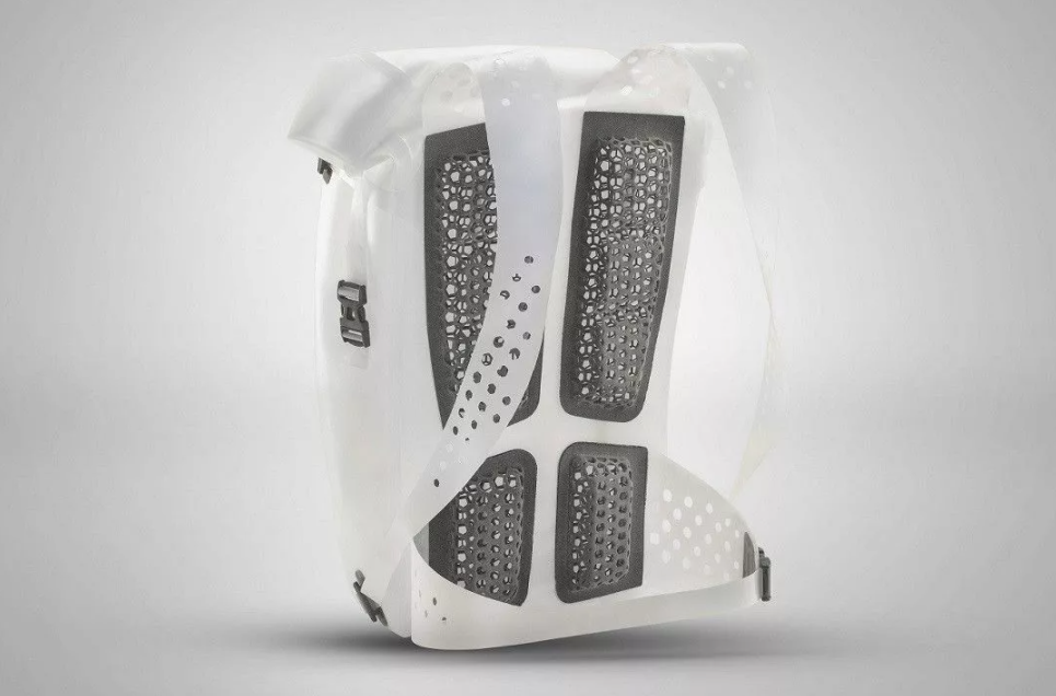 Vaude推出“世界上首个”可回收背包的原型，采用100%的TPU材料制