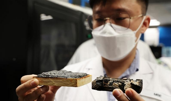 南大研发防火涂料，减缓木材被烧毁