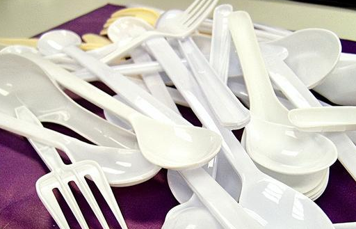 澳门明年起禁止进口一次性塑料刀叉勺，可降解塑料除外