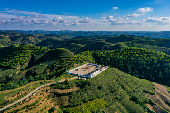 近十年，中国新发现23个亿吨级大油田和28个千亿方级大气田