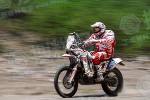 越野车油底壳和油箱