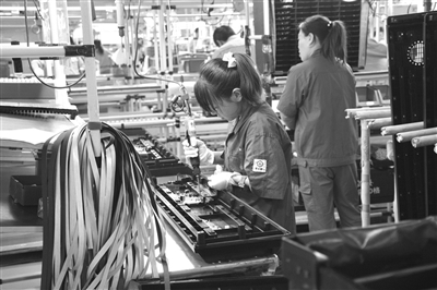 天津工厂用高功能聚酯塑料制造电子琴外壳