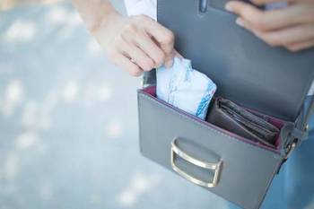 凶猛了，这是一款可以放食物的口袋饭盒！