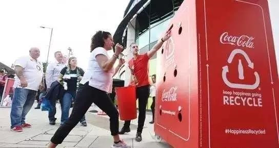 可口可乐添加再生塑料使用 甘蔗树无机原料制环保瓶