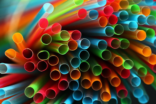 你用的塑料吸管能够也要免费了！