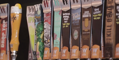 KR QUANTEC机器人处理高处卸垛堆叠啤酒箱的干扰