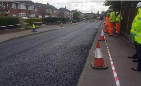 废塑料可造路 英国测试新型塑料路途