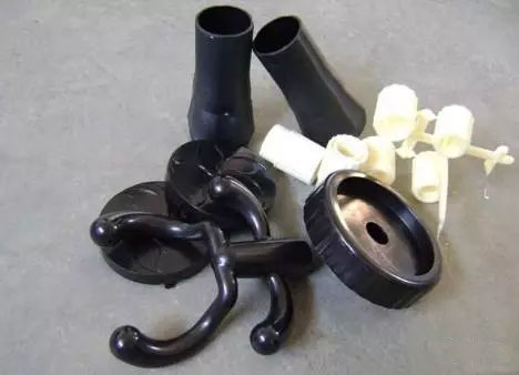 注塑成型时，如何避免塑料熔体决裂？