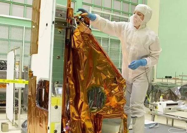 航天飞行器外表覆盖着的金色薄膜竟是塑料