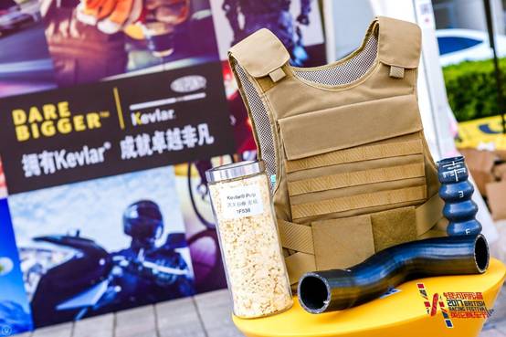 杜邦™ Kevlar® 亮相英伦赛车节展现车用“纤…