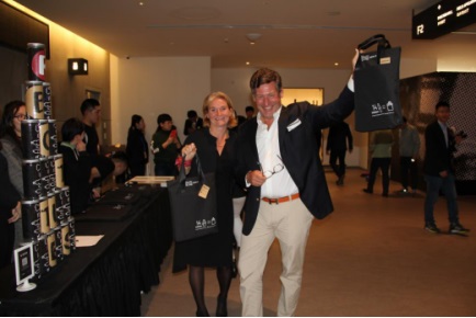 塑料瓶华美变身再生潮品 亮相画廊周北京