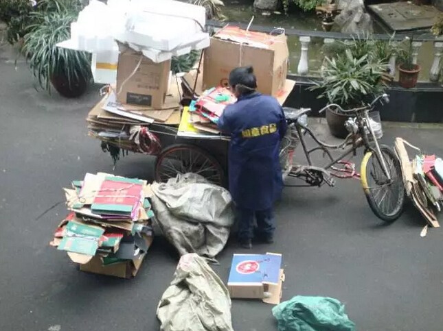 废弃泡沫塑料只要燃烧这一条出路吗？