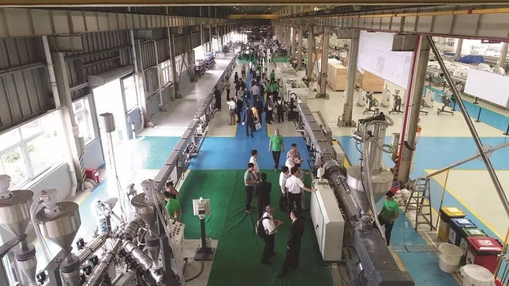 巴顿菲尔辛辛那提为中国设计新型leanEX双螺杆挤出机