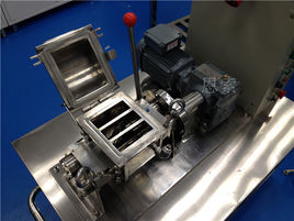 浅析塑料机械捏合机任务原理