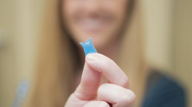 软胶囊牙膏遇水溶解 轻松辞别塑料净化