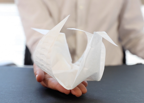 MIT用纸张塑料和织物创造了aeroMorph