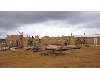 大有作为 木塑型材为难民提供应急住房