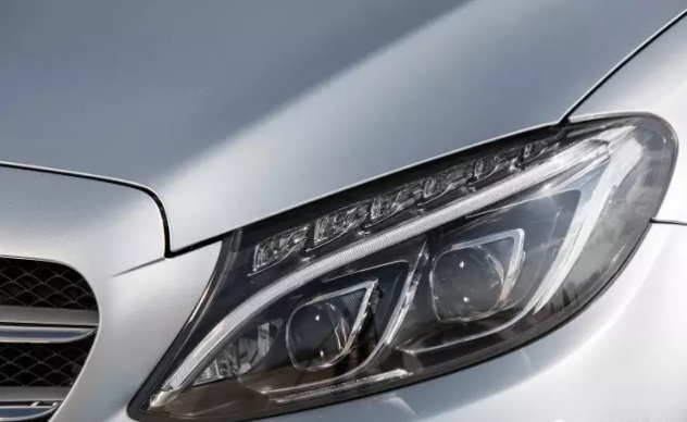 梅赛德斯-奔驰C级车的前照灯，原来有如此多的讲究