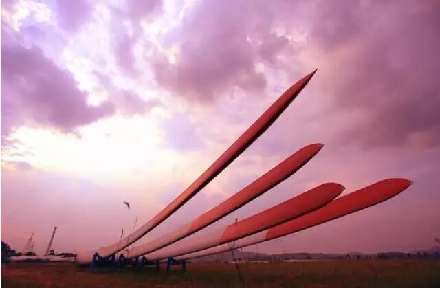 时代新材成功研制2.2兆瓦聚氨酯风机叶片