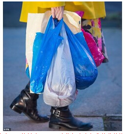 英国将制止商店提供收费塑料袋